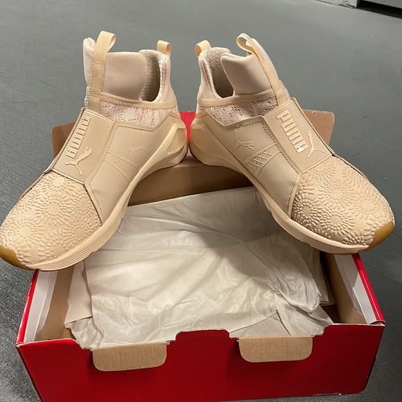 Limited edition Kylie Jenner Nude Pumas - Picture 3 of 4